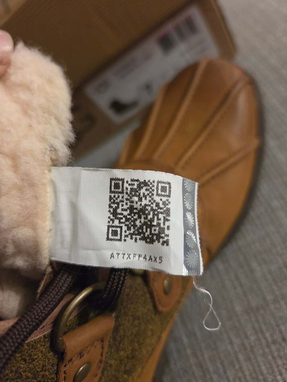 UGG - Picture 5 of 7